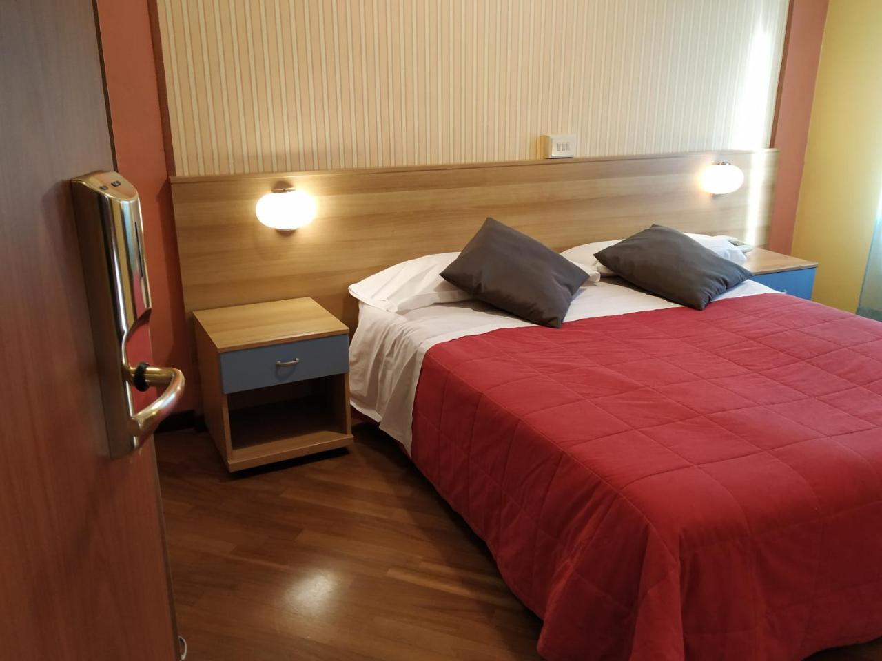 كامولّي Augusta Albergo B&B المظهر الخارجي الصورة